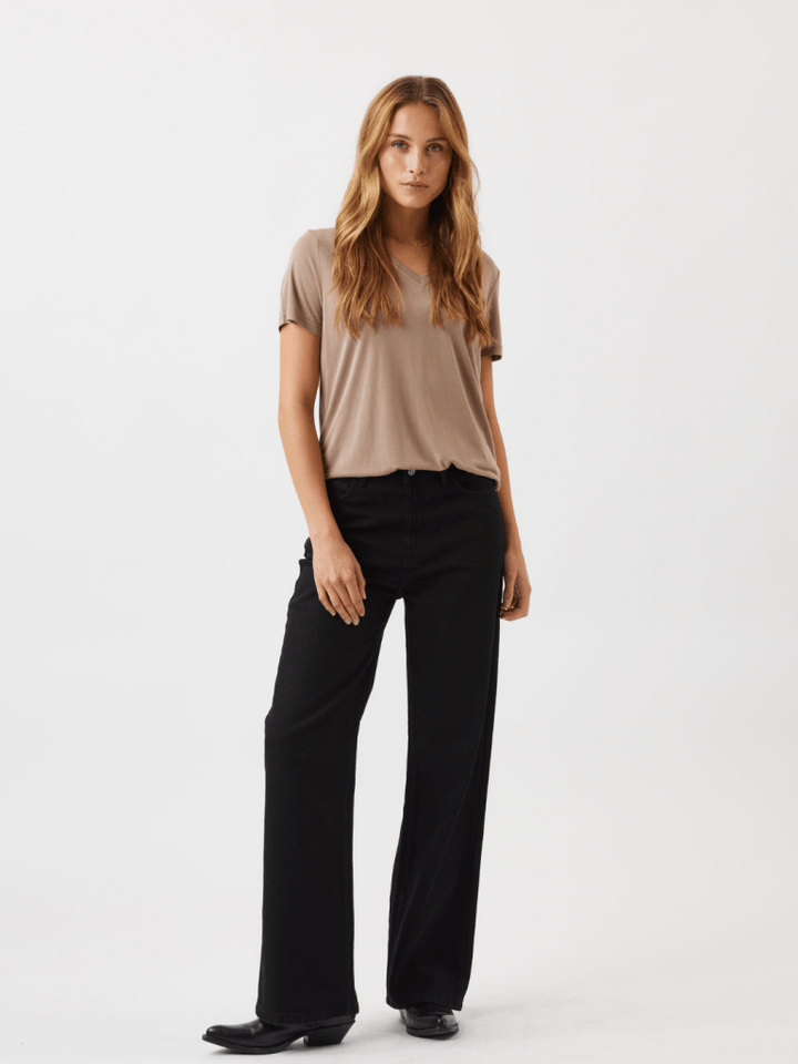 Lysebrun Rynih Minimum T-Shirt XS Minimum