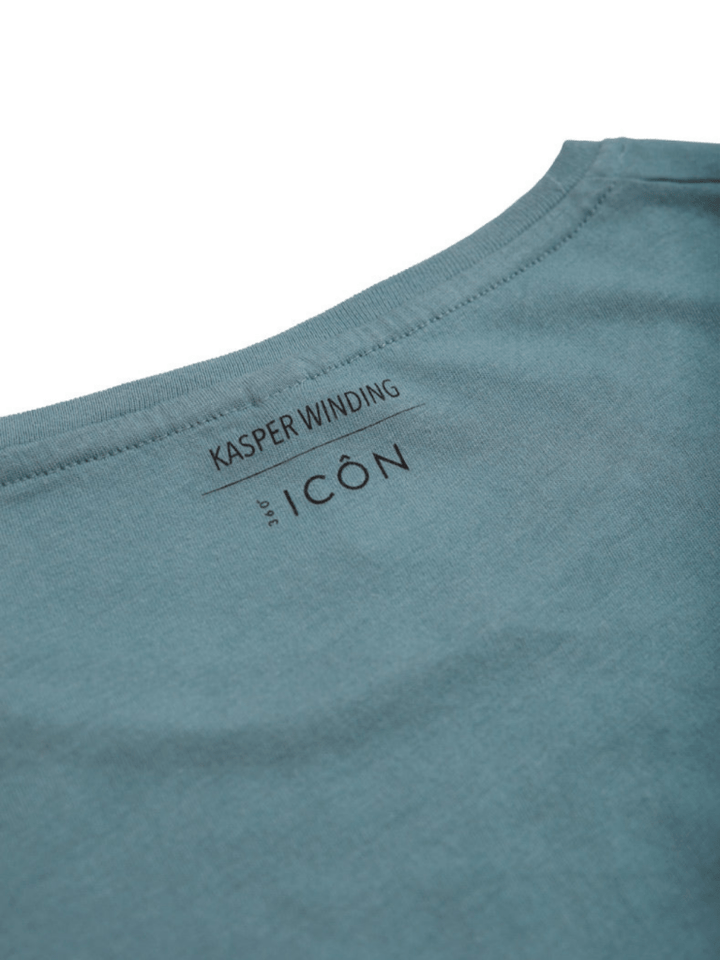 Petroleumsfarvet Icôn Kasper Winding "Daddy's in Rare Form Tonight" Dame T-Shirt XS 360° ICÔN