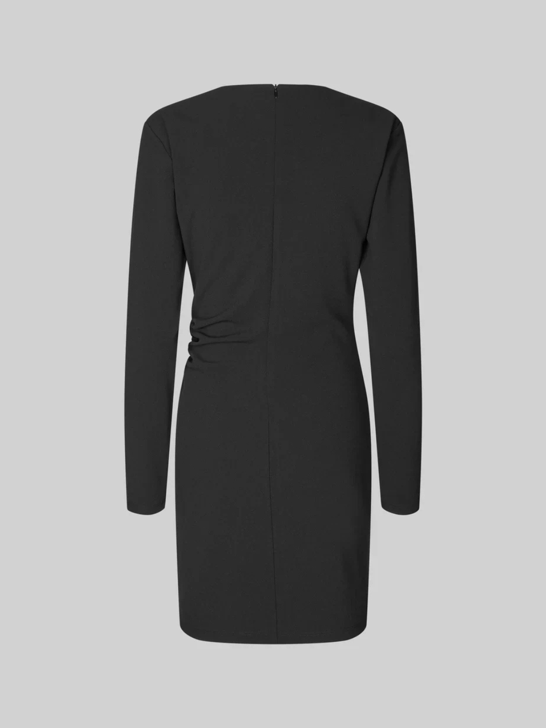 Second Female Koa Short Dress med rund hals, lange ærmer, vatterede skuldre og rynkedetaljer langs skuldre og sidesømme.