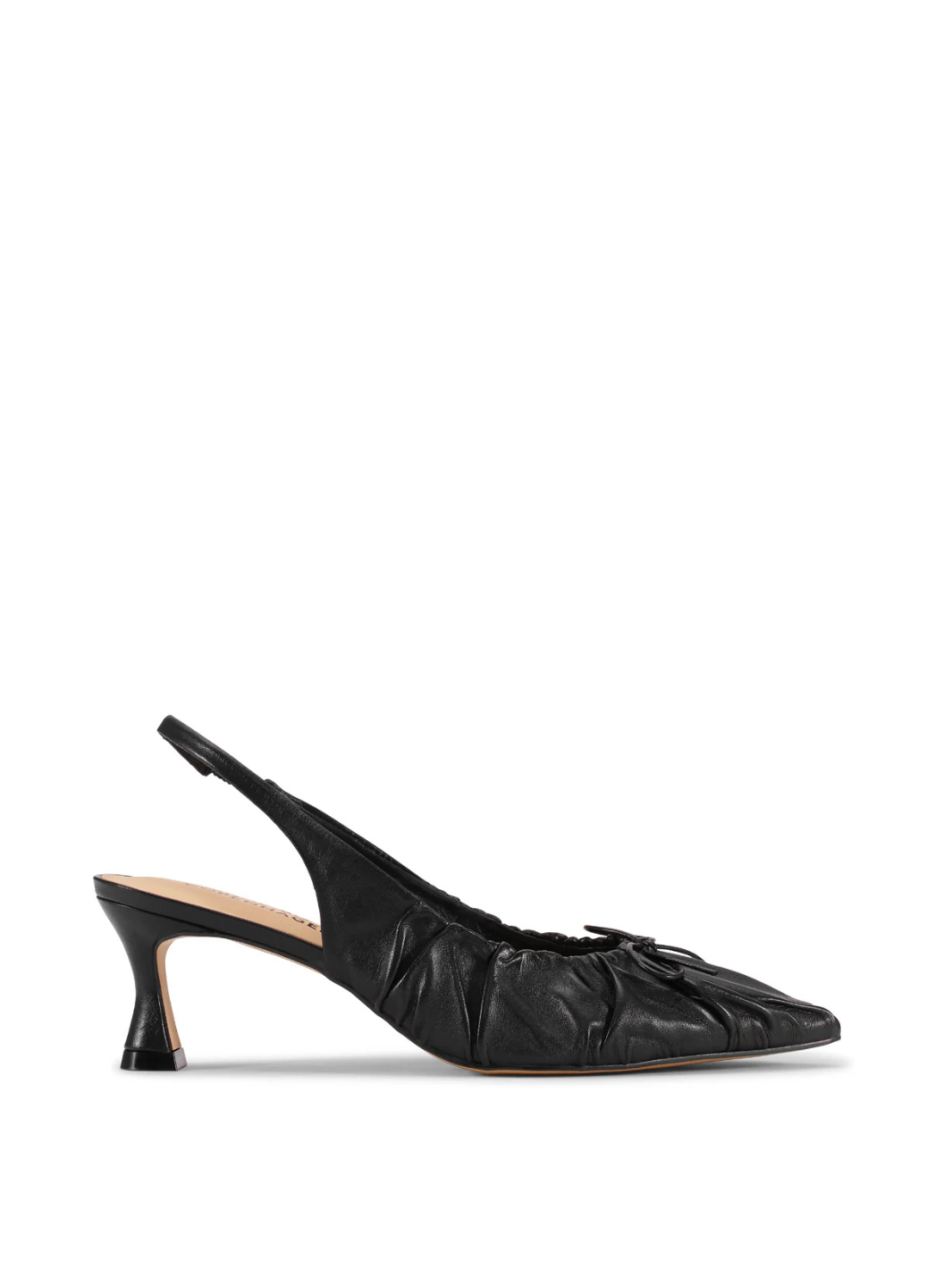 Shoe Biz Copenhagen Grace sandal i sort læder med rynkedetalje og kitten heel