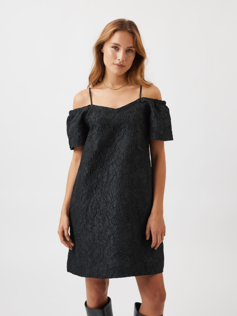 Sort Atta Kjole Fra Moves By Minimum 36 Moves By Minimum