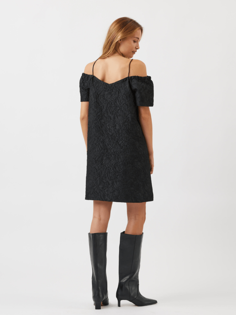 Sort Atta Kjole Fra Moves By Minimum 36 Moves By Minimum