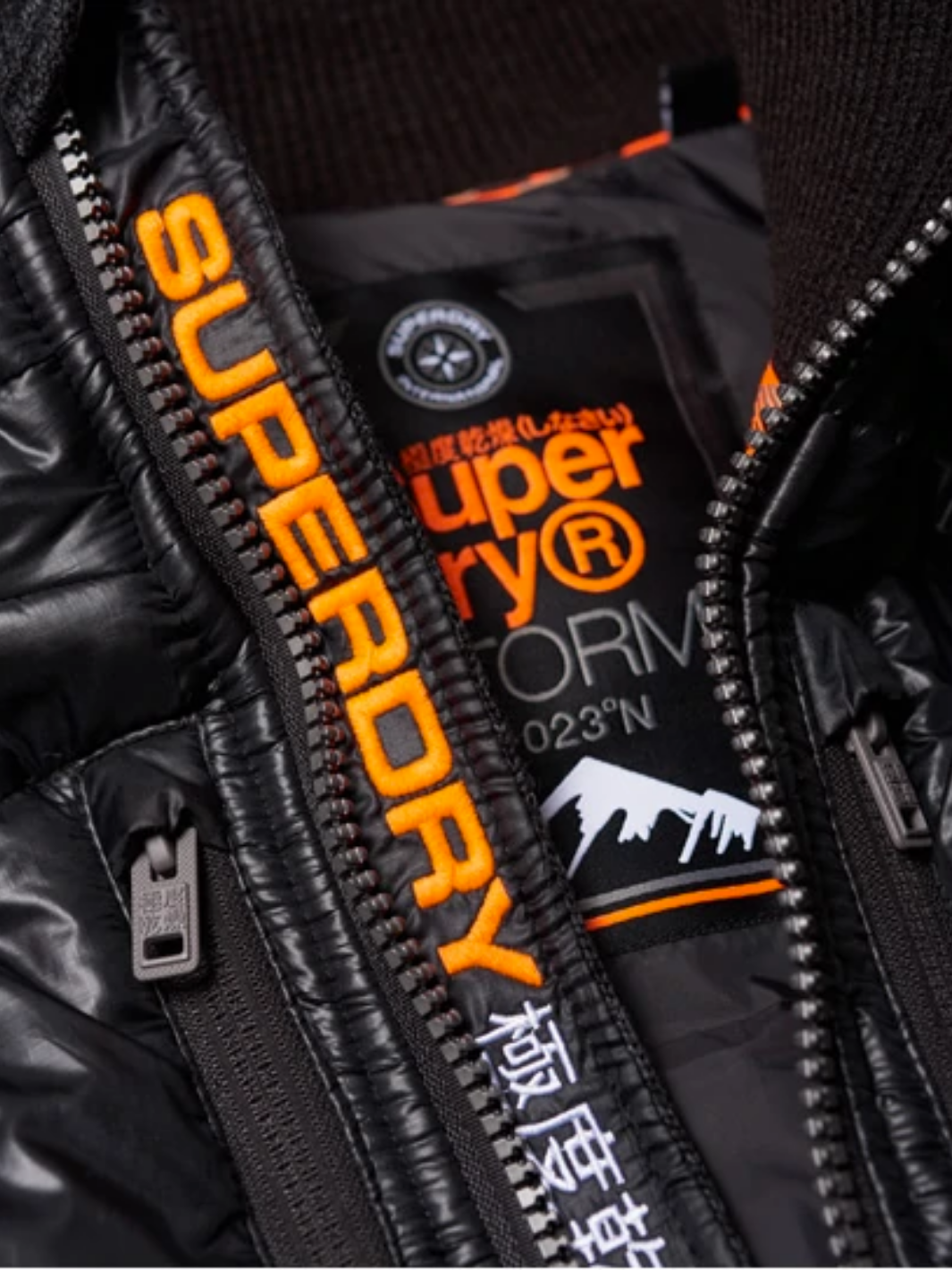 Sort Superdry Storm Hybrid jakke med strikkede ærmer