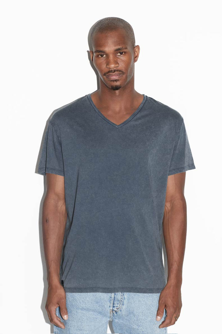 Simple V - neck T-shirt s 360° ICÔN